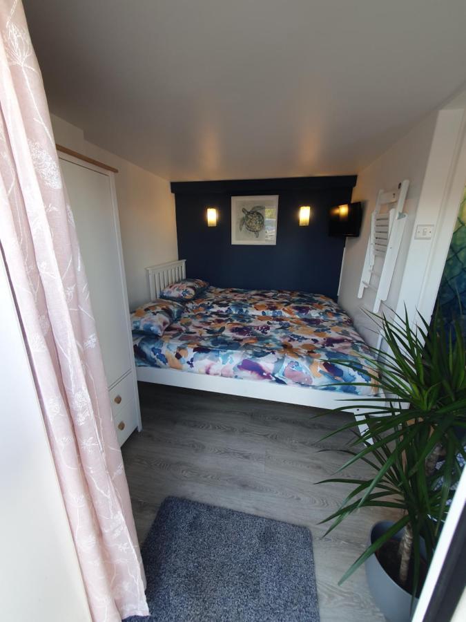 Lovely Private Studio Room With Own Kitchen And Bathroom. Set In The Popular Area Of Shiphay In Torquay And Only A Short Walk From Torbay Hospital Buitenkant foto