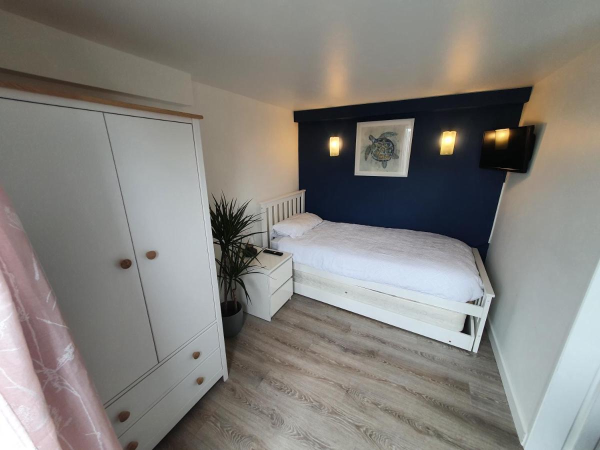 Lovely Private Studio Room With Own Kitchen And Bathroom. Set In The Popular Area Of Shiphay In Torquay And Only A Short Walk From Torbay Hospital Buitenkant foto