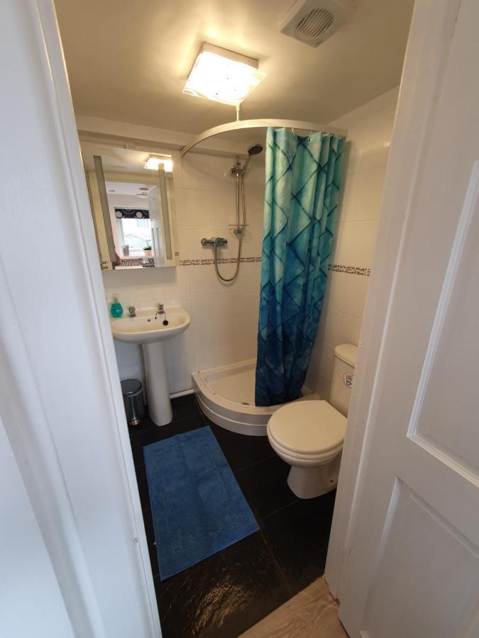 Lovely Private Studio Room With Own Kitchen And Bathroom. Set In The Popular Area Of Shiphay In Torquay And Only A Short Walk From Torbay Hospital Buitenkant foto