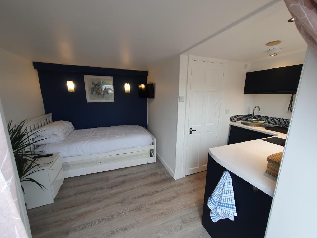Lovely Private Studio Room With Own Kitchen And Bathroom. Set In The Popular Area Of Shiphay In Torquay And Only A Short Walk From Torbay Hospital Buitenkant foto